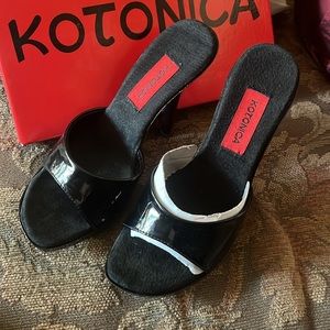 Marlyn Monroe Style slip on Heels. Sassy sophisticated shoe. Heels are beautiful